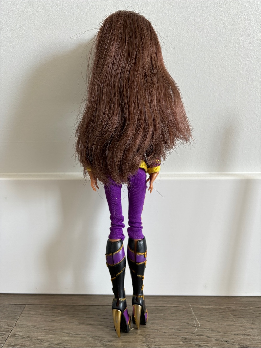 Monster High School’s Out 2011 Clawdeen Wolf Doll with Diary - Picture 7 of 11